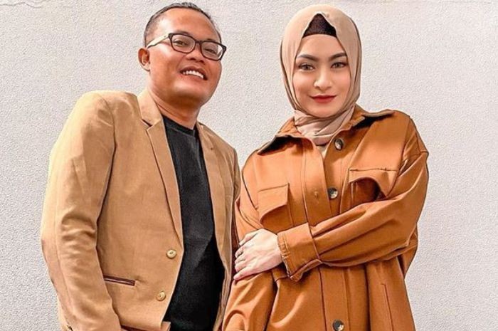 Kompak dan Romantis, Keseruan Nathalie Holscher saat Makan Bareng Sule Kompak dan Romantis, Keseruan Nathalie Holscher saat Makan Bareng Sule