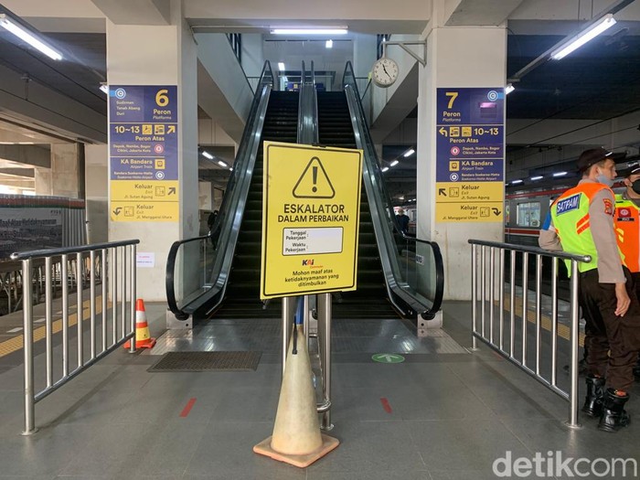 Kondisi Stasiun Manggaria yang eskalatornya mati, 24 Juni 2022. (Mulia Budi/detikcom)