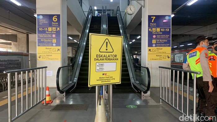 Kondisi Stasiun Manggaria yang eskalatornya mati, 24 Juni 2022. (Mulia Budi/detikcom)