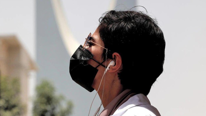 As more Saudi women join the workforce, a central plank of government efforts to remake the economy, many describe the boy cut as a practical, professional alternative to longer hair styles Fayez Nureldine AFP