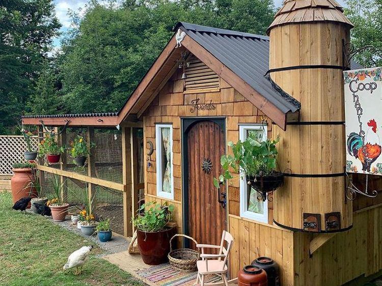 Lebih Mewah dari Rumah Manusia, 10 Kandang Ayam Ini Bikin Iri