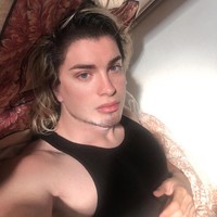 Tak hanya itu, Luis bahkan menumbuhkan janggut yang membuatnya terlihat lebih macho dari sebelumnya. Ia juga ngegym tiga jam sehari dan mengaku makan banyak seperti binatang buas.Foto: Instagram @luispadron.elf