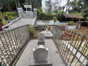 Ziarah ke Makam Ibunda Bung Hatta di Gunung Puyuh Sumedang