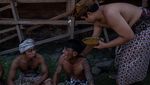 Kuat dan Berani, Begini Aksi Pria di Bali dalam Perang Pandan Berduri