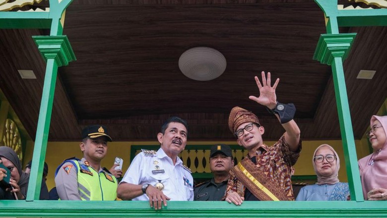 Menparekraf Sandiaga Uno Menparekraf Sandiaga Uno