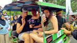 Keseruan Warga Sumbawa Tonton Pembalap MXGP Konvoi Naik Dokar