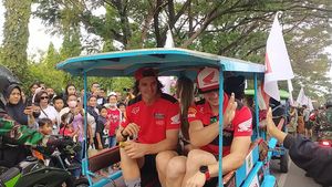 Ramainya Warga Sumbawa Tonton Pembalap MXGP Konvoi Naik Dokar