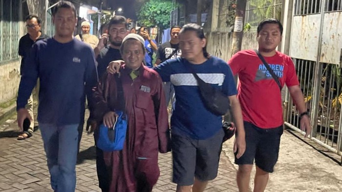 Pelaku pelecehan anak di Gresik yang tersenyum saat ditangkap
