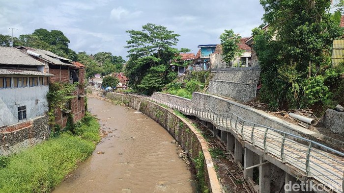Pembangunan di Sungai Cileueur salah satu pencegahan kawasan kumuh di wilayah Kelurahan Maleber Ciamis.