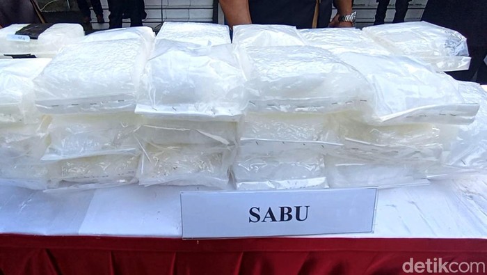 Penampakan Narkoba Milik DPO Bule Australia Dimusnahkan di Bali Direktorat Reserse Narkoba Polda Bali musnahkan barang bukti narkoba senilai Rp 56 miliar. Narkoba itu milik WN Australia yang masuk daftar pencarian orang.
