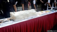 Direktorat Reserse Narkoba Polda Bali memusnahkan barang bukti narkoba yang diketahui merupakan milik warga negara (WN) Australia berinisial A (32) yang masih buron alias masuk dalam daftar pencarian orang (DPO), Jumat (24/6/2022).