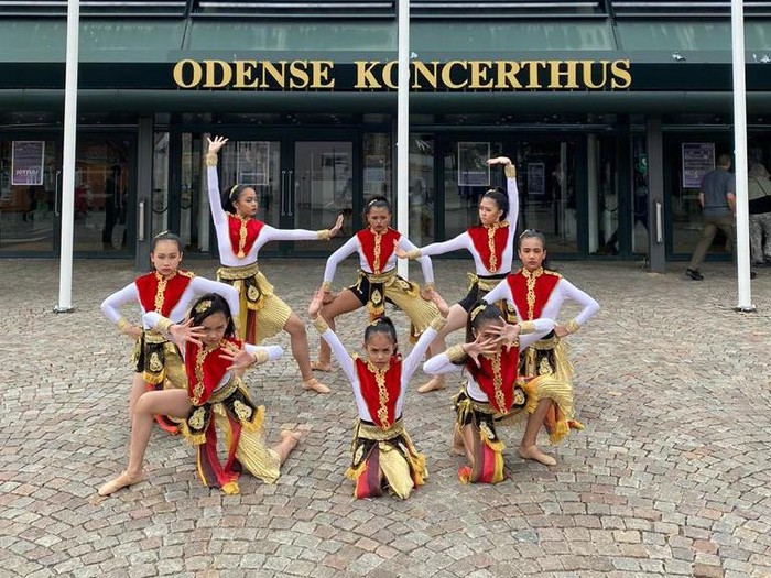 Penari balet Marlupi Dance Academy di Denmark