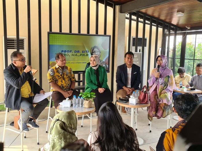 Hal itu disampaikan Siti Zuhro dalam acara talkshow bertajuk Membaca Arah Koalisi Indonesia Bersatu (KIB) di Studio MPO Cikajang, Jakarta, Jumat (24/6). Talkshow yang diselenggarakan oleh Lembaga Komunikasi dan Informasi (LKI) Partai Golkar itu juga dihadiri Ketua DPD Partai Golkar Provinsi Jawa Timur, Muhammad Sarmuji, Ketua DPP PPP Syarifah Amelia dan Direktur Eksekutif Parameter Politik Indonesia, Adi Prayitno.