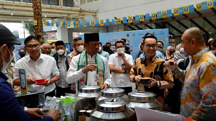 Perluas Digitalisasi Pasar dan Dorong Kebangkitan UMKM Dalam rangka memperingati HUT ke-495 Provinsi DKI Jakarta, bank bjb terus menggenjot digitalisasi pada ekosistem pasar di Jakarta dan mendorong kebangkitan UMKM.