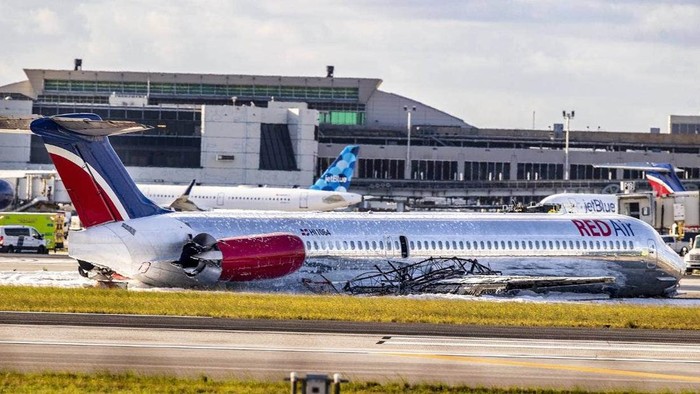 Pesawat RED Air alami insiden
