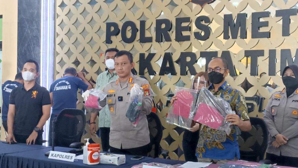 Ngeri Modus Duo Perampok Minimarket di Jaktim: Ancam Bakar-Todong Pistol