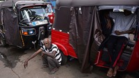 Kekurangan makanan, bahan bakar minyak (BBM), serta pemadaman listrik berkepanjangan membawa penderitaan kepada 22 juta orang di negara itu.