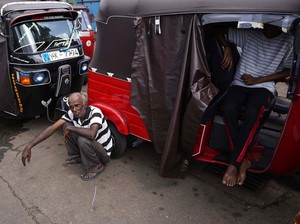 India Kirim Beras-Obat-obatan ke Sri Lanka yang Bangkrut