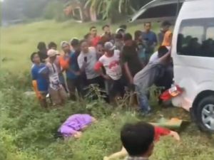 Olah TKP Tabrakan Maut Kereta Api vs Bus Travel: Sopir Tak Hati-hati