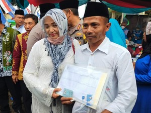 Puluhan Pasutri di 5 Kecamatan Banyuwangi Semringah Usai Nikah Massal