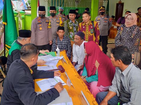 Puluhan Pasangan Suami Istri di Banyuwangi Ikuti Isbat Nikah