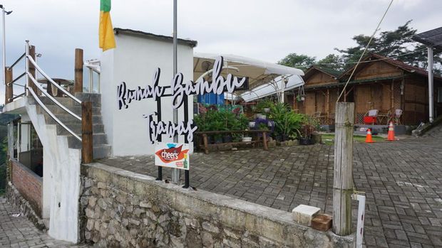 Rumah Bambu di Mojokerto Tawarkan Panorama Alam Persawahan-Pegunungan