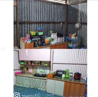 Salah satu bagian rumah yang penting untuk diperhatikan adalah dapur. Jika dapurnya nyaman, maka kegiatan memasak pun bisa jadi menyenangkan. Namun tak perlu dengan biaya mahal, nyatanya dapur berdinding seng yang satu ini pun bisa disulap jadi estetik dan instagrammable. Foto: Instagram/@mayasari.100