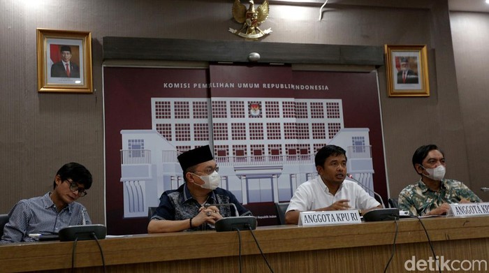 Komisi Pemilihan Umum (KPU) meluncurkan sistem informasi patai politik (Sipol). Sistem ini diharapkan dapat memudahkan peserta Pemilu.