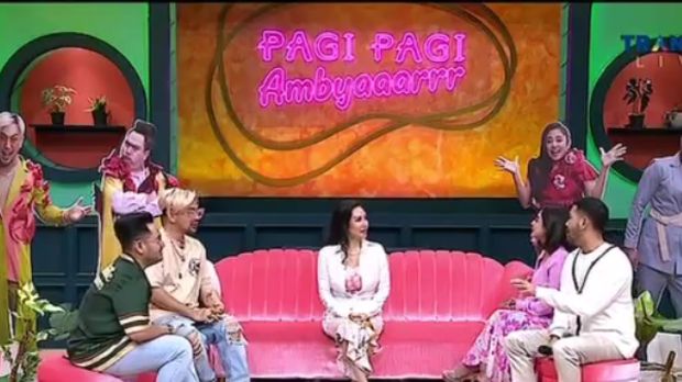 Selebriti chef viral Vindy Lee, kerap memberikan konten edukasi tata krama di meja makan atau table manner di media sosial.