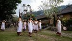 Serunya Tradisi Ayunan Jantra di Desa Tenganan Bali