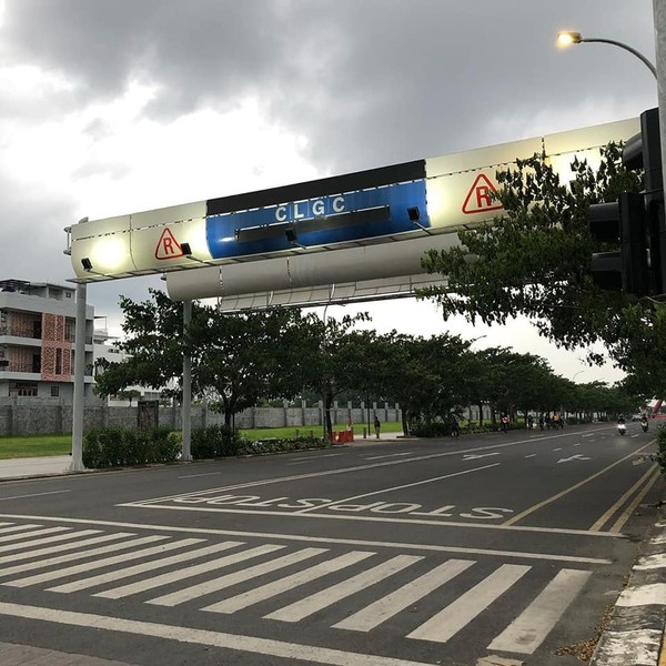Singapuranya Medan ini berisi beberapa bangunan yang sudah dikenal dan dapat ditemukan dengan mudah di Singapura. Di sini juga ada gerbang electronic road pricing (ERP) namun kemungkinan tidak beroperasi. Singapuranya Medan ini berisi beberapa bangunan yang sudah dikenal dan dapat ditemukan dengan mudah di Singapura. Di sini juga ada gerbang electronic road pricing (ERP) namun kemungkinan tidak beroperasi.
