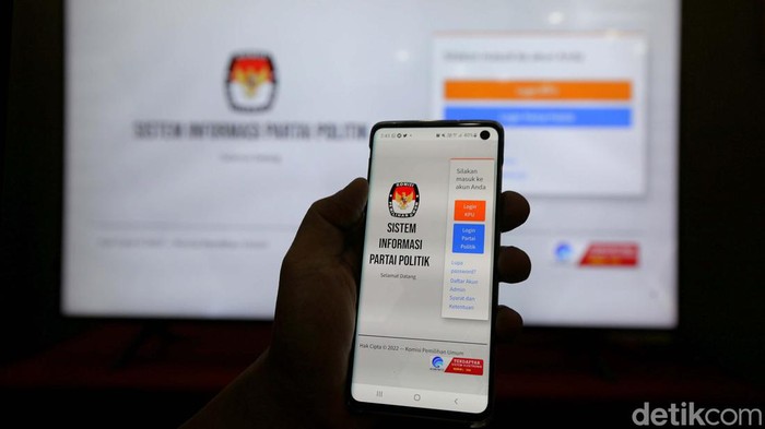 KPU RI resmi meluncurkan Sistem Peluncuran Informasi Politik (Sipol). Website ini resmi dibuka hingga berakhirnya masa pendaftaran Parpol.