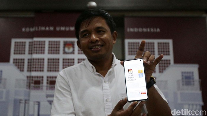 KPU RI resmi meluncurkan Sistem Peluncuran Informasi Politik (Sipol). Website ini resmi dibuka hingga berakhirnya masa pendaftaran Parpol.