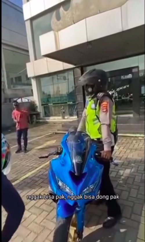 viral pemotor ditilang baru keluar dari dealer