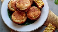 Pencinta pisang bisa coba resep kue manis ini. Kue khamir pisang punya aroma wangi dan tekstur empuk lembut. Pakai pisang yang masak agar rasanya makin enak. Begini cara membuatnya.
