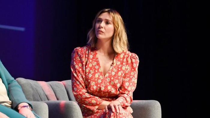 1404190115 CANNES, FRANCE - JUNE 21: Elizabeth Olsen poses onstage at the Lumiere theatre, Cannes Lions 2022: Day Two on June 21, 2022 in Cannes, France. (Photo by Eamonn M. McCormack/Getty Images for Cannes Lions)