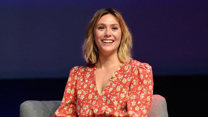 CANNES, FRANCE - JUNE 21: Elizabeth Olsen poses onstage at the Lumiere theatre, Cannes Lions 2022: Day Two on June 21, 2022 in Cannes, France. (Photo by Eamonn M. McCormack/Getty Images for Cannes Lions)