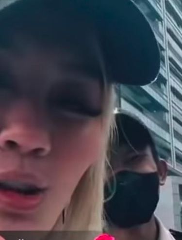 Agnez Mo menjadi sorotan karena sikap ramahnya.
