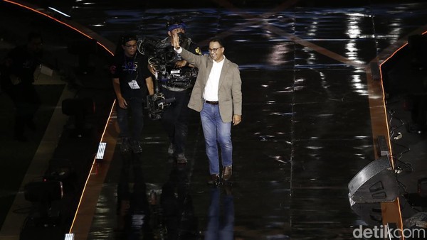 Momen Anies Hadiri Malam Puncak HUT Jakarta