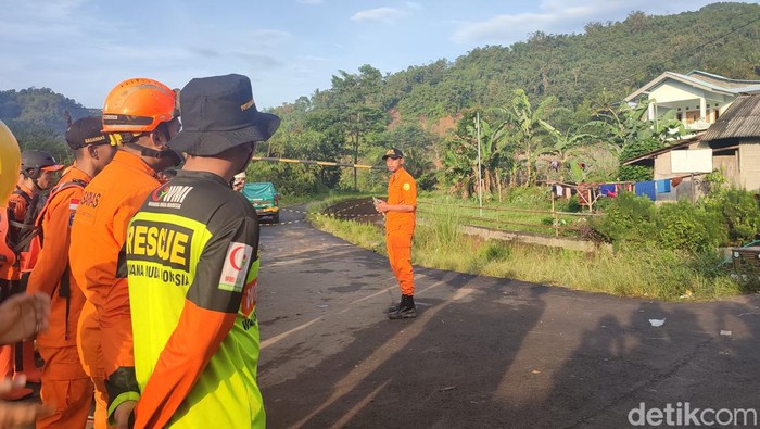 Apel persiapan pencarian korban tanah longsor di Desa Cibunian, Kecamatan Pamihajan, Kabupaten Bogor