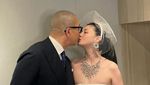 Kemesraan Barbie Hsu dan DJ Koo di Foto Pernikahan