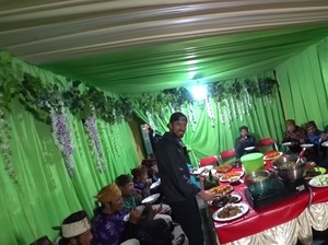 Bule Ini Bagikan Pengalaman Makan di Hajatan Warga Desa Ngadas-Bromo