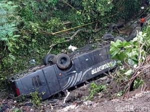 TKP Bus Nyungsep ke Jurang di Tasik Ternyata Jalur Tengkorak!