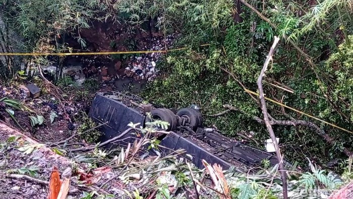 Bus kecelakaan di Rajapolah Tasikmalaya.