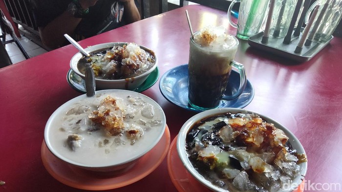 Es campur dan kolak dingin Pajak Kawat Tanjungbalai