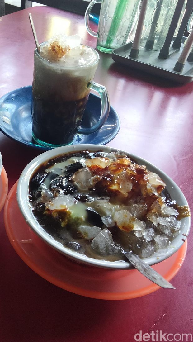 Es campur dan kolak dingin Pajak Kawat Tanjungbalai