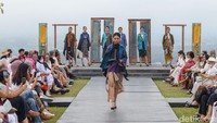 Fashion show Persembahan Cinta dan Kesetiaan ini pergelaran tunggal Phillip Iswardono, sebagai penanda 15 tahun berkarya sebagai desainer. Foto: PIUS ERLANGGA/detikJateng
