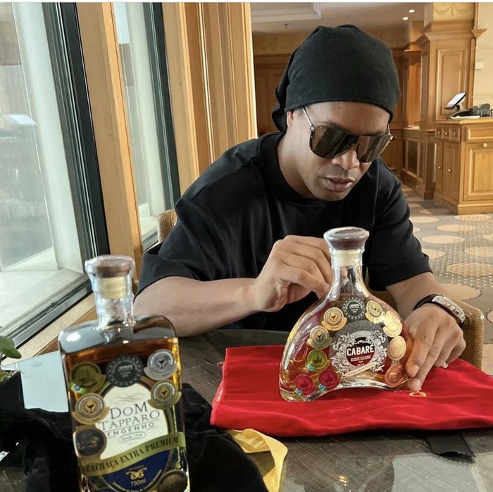 Galeeri Ronaldinho Ini Keseruan Ronaldinho saat Ngopi dan Makan Seafood