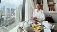 Wow! Banyak makanan yang dihidangkan! Sepertinya Widi sedang menikmati momen afternoon tea. Foto: Instagram @_widikidiw_