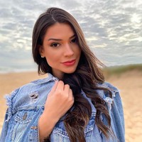 Gleycy memenangkan ratu kecantikan Miss United Continents Brazil pada 2018. Selain menjadi model dan influencer, Gleycy juga berprofesi sebagai ahli kecantikan yang memberikan jasa permanen makeup. Foto: dok. Instagram/@gleycycorreia